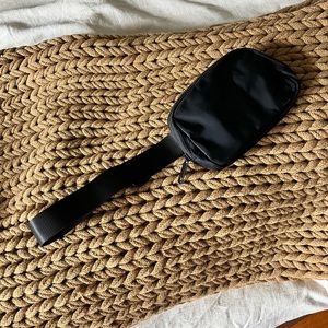 Lululemon Everywhere Belt Bag